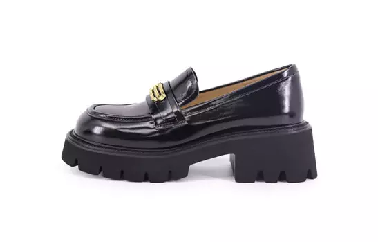 Лоферы женские низкие черные Tranoi