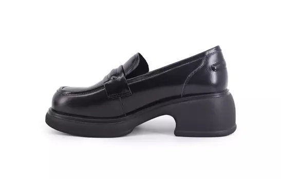 Лоферы женские низкие черные Tranoi