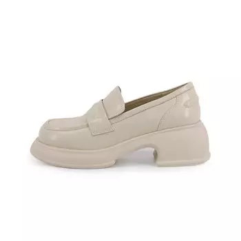 Лоферы женские с низким верхом белого цвета Tranoi