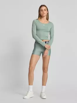 Лонгслив с этикеткой Under Armour