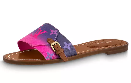 LOUIS VUITTON Шлепанцы Женщины