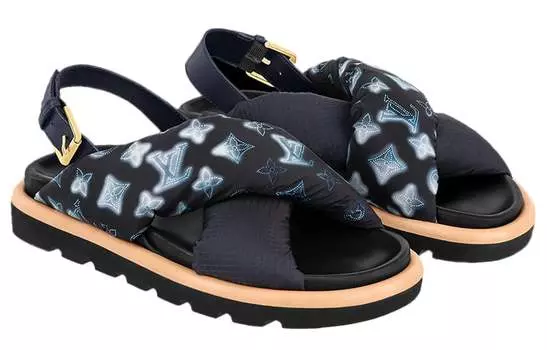 LOUIS VUITTON Шлепанцы Женщины