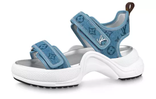 LOUIS VUITTON Шлепанцы Женщины