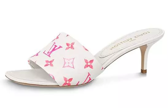 LOUIS VUITTON Шлепанцы Женщины