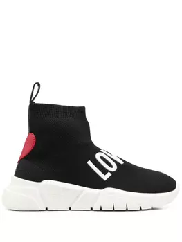 Love Moschino высокие кроссовки с нашивкой, черный
