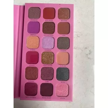 Любовные заклинания I Heart Revolution