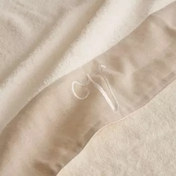 Махро, цвет Vое банное полотенце с цифрами и льняной оборкой - Сантьяго Lisola