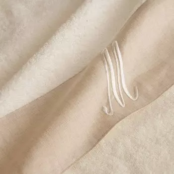 Махровое банное полотенце с цифра, цвет Mи и льняной оборкой - Сантьяго Lisola