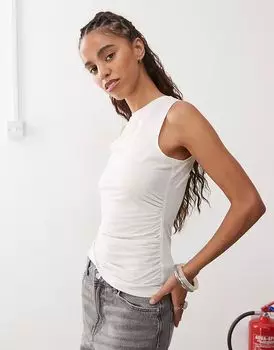 Майка без рукавов Monki цвета слоновой кости со сборками по бокам