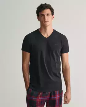Майка Gant "V-NECK T-SHIRT 2-PACK" (в упаковке 2 шт.), с фирменной этикеткой на груди, черно-белый