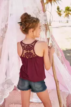 Майка KIDSWORLD с кружевной вставкой сзади, бордовый