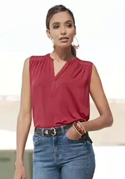 Майка LASCANA с серебристыми заклепками, свободный верх блузки, красный
