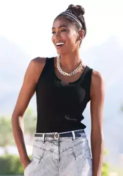 Майка LASCANA в рубчик, с небольшим V-образным вырезом, облегающий фигуру женский топ, базовый, черный