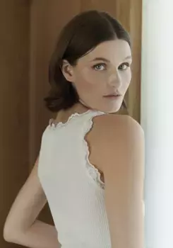 Майка Rosemunde "Babette Silk Top", длина ок. 68 см, красивая винтажная кружевная отделка по вырезу, белый