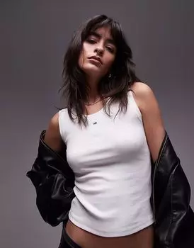 Майка Tommy Jeans Essential в рубчик белого цвета