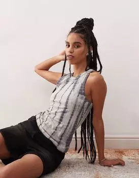 Майка-топ будничного дня в черном цвете Weekday