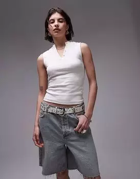 Майка Topshop с v-образным вырезом и пуговицами цвета экрю