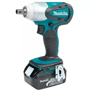 Шуруповерт Makita DTW251RME + два аккумулятора 18V/4.0Ah, зарядное устройство