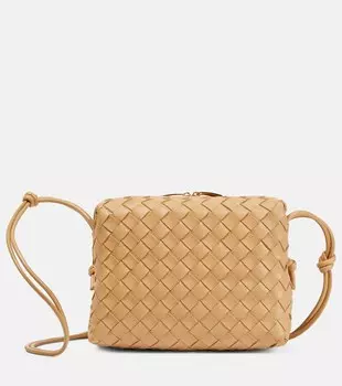 Маленькая кожаная сумка через плечо с петлей Bottega Veneta, коричневый