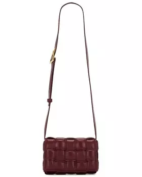 Маленькая сумка через плечо с кассетой Bottega Veneta, цвет Barolo & Gold