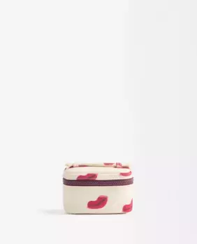 Маленькая сумка для туалетных принадлежностей с застежкой-молнией и принтом губ Parfois, цвет Crudo