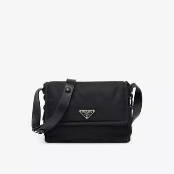 Маленькая сумка на плечо из переработанного нейлона с фирменной табличкой Prada, черный