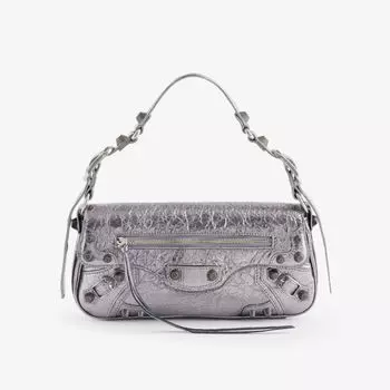 Маленькая сумка на плечо le cagole из металлизированной кожи с заклепками Balenciaga, серебряный