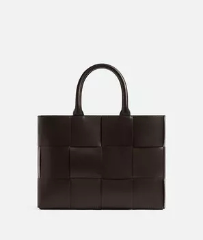 Маленькая сумка-тоут arco с ремешком Bottega Veneta, карамельный