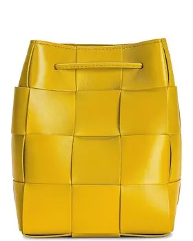 Маленькая сумка-ведро с кассетой Bottega Veneta, цвет Pollen & Gold
