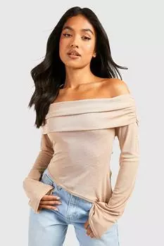 Маленький топ с открытыми плечами и асимметричным нимом Boohoo, серый