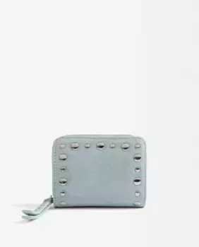 Маленький женский кожаный кошелек на молнии и массивных заклепках Parfois, светло-голубой