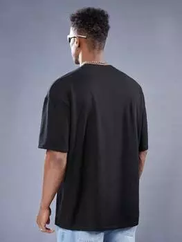 Manfinity EMRG Мужская трикотажная футболка широкого кроя с короткими рукавами и принтом букв и бабочек, черный цвет