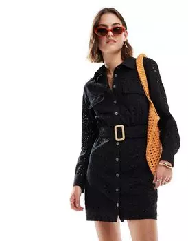 Mango — короткое черное платье с вырезом, связанное крючком