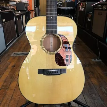 Martin 00-18 Standard Series Sitka Spruce/Mahogany Acoustic с жестким футляром