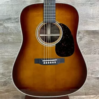 Martin Custom Shop Dread Adirondack/WEIR 1933 Ambertone с футляром Custom Shop Dread Adirondack/WEIR w/case