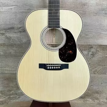 Martin Custom Shop OM Adirondack/Flamed Maple с футляром Shop OM Adirondack/Flamed Maple w/case