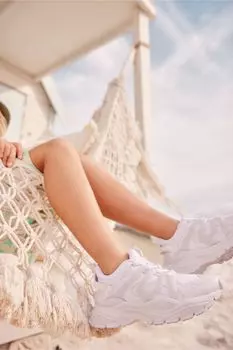 Массивная спортивная обувь Next, белый