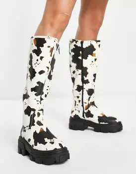 Массивные ботинки на плоской подошве с коровьим принтом ASOS DESIGN Carla