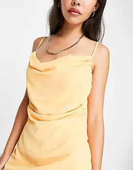 Матово-оранжевое платье миди со сборками и разрезом на бедрах Pretty Lavish Keisha