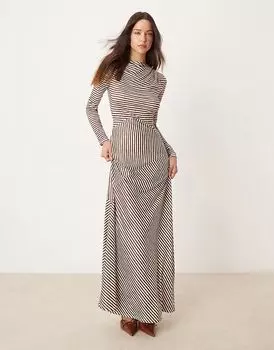 Макси-платье в асимметричную полоску коричневого цвета Pretty Lavish