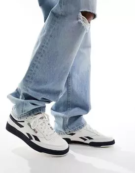 Меловые кроссовки Reebok Club C Revenge с темно-синими деталями