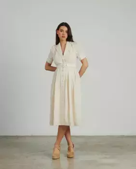 Миди-платье с вышивкой, поясом и V-образным застегивающимся вырезом Alma en Pena, белый