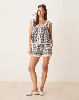 Микро-шорты ASOS DESIGN с кружевной отделкой в черную клетку