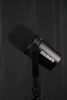 Микрофон для подкастов Shure MV7 Dynamic USB Podcast Microphone
