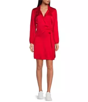 Мини-платье из атласа из ткани и камней с V-образным вырезом и запахом спереди Cloth & Stone, красный