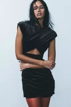 Мини-платье из бархата с вырезом ZARA, черный