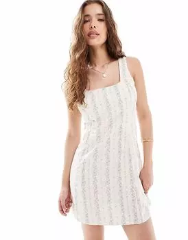 Мини-платье New Look из сирсакера в мелкий белый узор