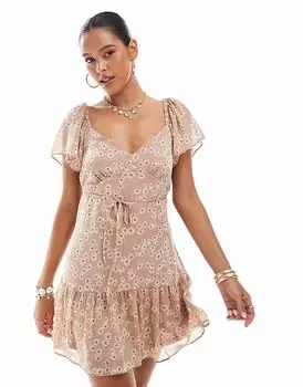 Мини-платье New Look с оборкой на юбке и коричневым цветочным узором