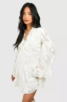 Мини-платье Petite с оборками Burnout boohoo, белый