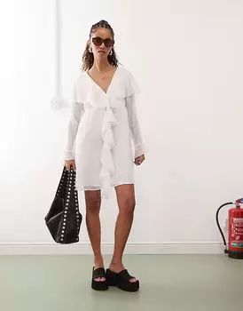 Мини-платье Reclaimed Vintage с оборкой по центру спереди белого цвета